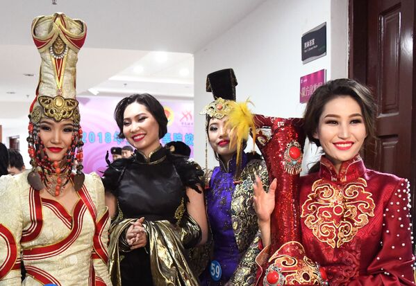 شرکت کنندگان کنکور «سفیر زیبایی» در منچوری چین - اسپوتنیک ایران  