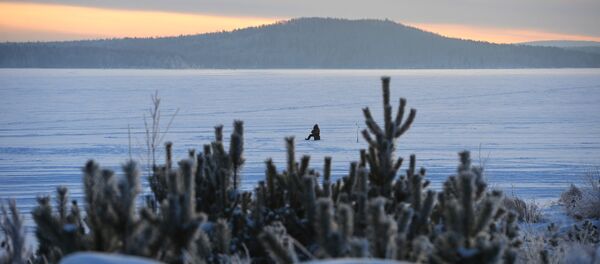 ماهیگیری در دریاچه تاواتوی در استان سوردلوسکی - اسپوتنیک ایران  
