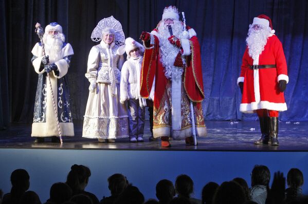 بابانوئل در جشن بابانوئل ها در ویبورگ استونی - اسپوتنیک ایران  