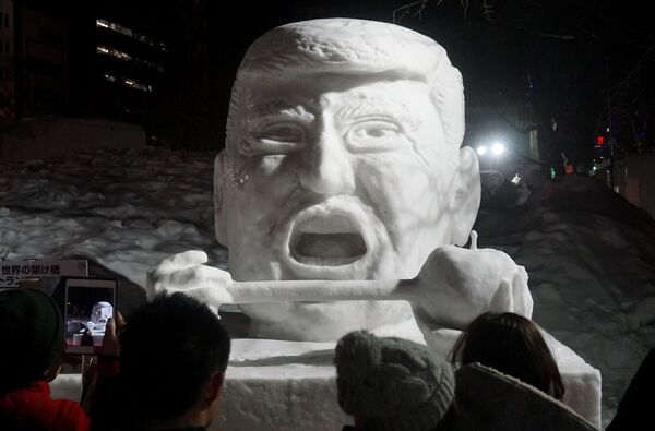 مجسمه برفی دونالد ترامپ در ساپورو - اسپوتنیک ایران  