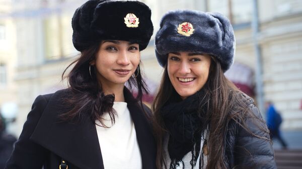 یک کلاه محبوب در شوروی سابق ترند مد زمستان 2023 شد - اسپوتنیک ایران  