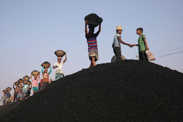 کارگران معدن زغال سنگ، داکا - بنگلادش. - اسپوتنیک ایران  