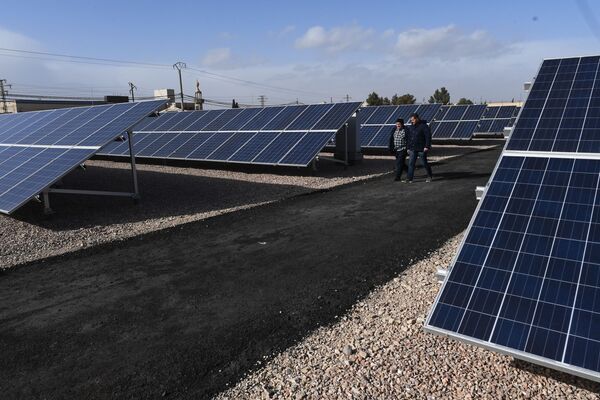 پنل های اولین نیروگاه خورشیدی سوریه - اسپوتنیک ایران  