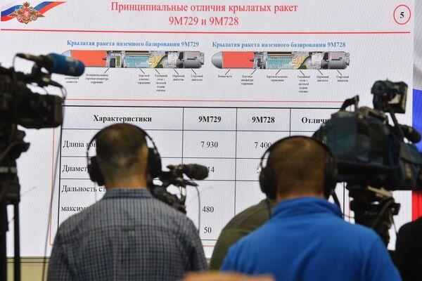 جلسه روزنامه نگاران در مراسم رونمایی موشک М7299 روسیه با برد 480 کیلومتر - اسپوتنیک ایران  