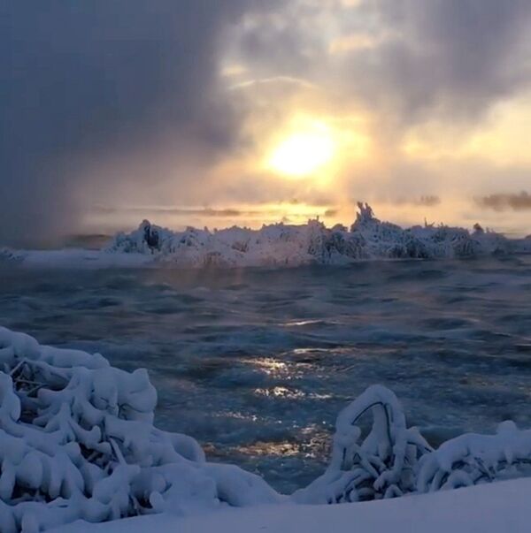 نمایی از آبشار نیاگارا در بین یخ در کانادا - اسپوتنیک ایران  
