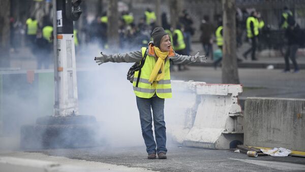 ادامه اعتراضات در پاریس پس از 12 روز - اسپوتنیک ایران  
