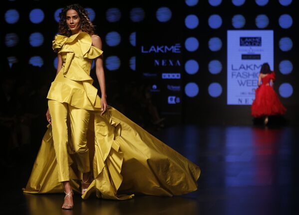مدل در  هفته مد که در مومبای هند برگزار شد - اسپوتنیک ایران  