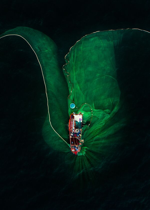 عکس شرکت کننده در کنکور جهانی عکس «سونی-2019»-از ویتنام-گل روی دریا - اسپوتنیک ایران  