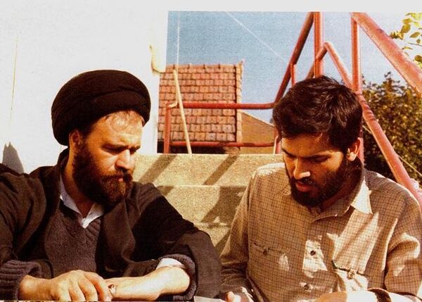 محمد حسن قدیری ابيانه و سید احمد خمینی پسر رهبر انقلاب محمد حسن قدیری ابيانه و سید احمد خمینی پسر رهبر انقلاب - اسپوتنیک ایران