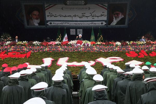 حسن روحانی رئیس جمهور ایران در مراسم 40 سالگی انقلاب اسلامی - اسپوتنیک ایران  