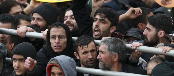 شرایط جدید تردد مشمولان ایرانی مقیم خارج کشور تا سال 1400 - اسپوتنیک ایران  