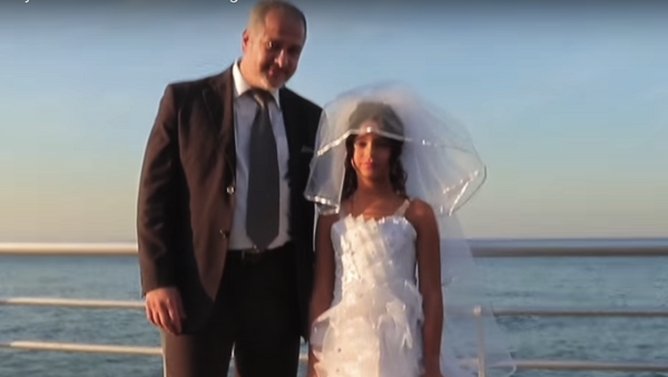 جنجال ازدواج دختر ۱۱ ساله ایلامی با مرد ۵۰ ساله +ویدئو، عکس - اسپوتنیک ایران  