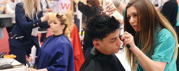 پلمب ۲۶ آرایشگاه در ایران به دلیل ارائه خدمات به جنس مخالف پلمب ۲۶ آرایشگاه در ایران به دلیل ارائه خدمات به جنس مخالف - اسپوتنیک ایران