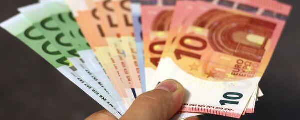 نرخ رسمی ۱۹ ارز کاهشی شد - اسپوتنیک ایران  