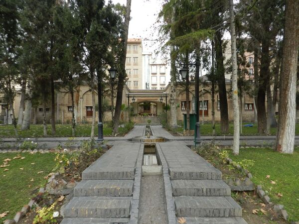 ورودی باغ نگارستان در تهران - اسپوتنیک ایران  