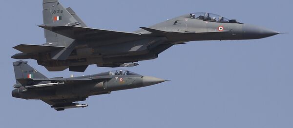 هند در پاسخ به تهدید چین، جنگنده هایش را به پرواز درآورد هند در پاسخ به تهدید چین، جنگنده هایش را به پرواز درآورد - اسپوتنیک ایران