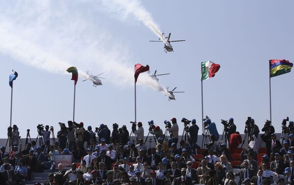 بالگردهای نیروی هوایی هند در نمایشگاه هوایی  آیرو ایندیا 2019 - اسپوتنیک ایران  