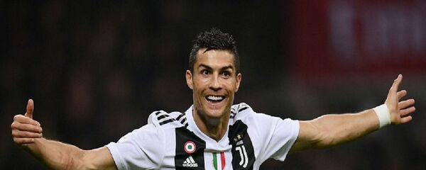 حرکت عجیب کریستیانو رونالدو با مامور امنیتی+ویدیو حرکت عجیب کریستیانو رونالدو با مامور امنیتی+ویدیو - اسپوتنیک ایران