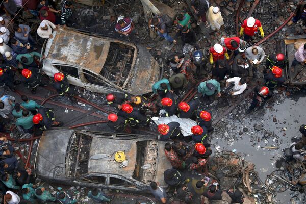 امدادگران در محل حادثه در بنگلادش - اسپوتنیک ایران  