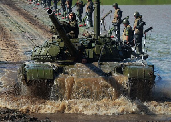 تمرینات نظامی نیروهای مسلح فدراسیون روسیه- تانک«ت-72» روسیه - اسپوتنیک ایران  
