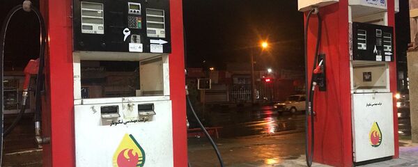 کارشناس اقتصاد: فروش بنزین با نرخ هزار تومان منطقی نیست کارشناس اقتصاد: فروش بنزین با نرخ هزار تومان منطقی نیست - اسپوتنیک ایران
