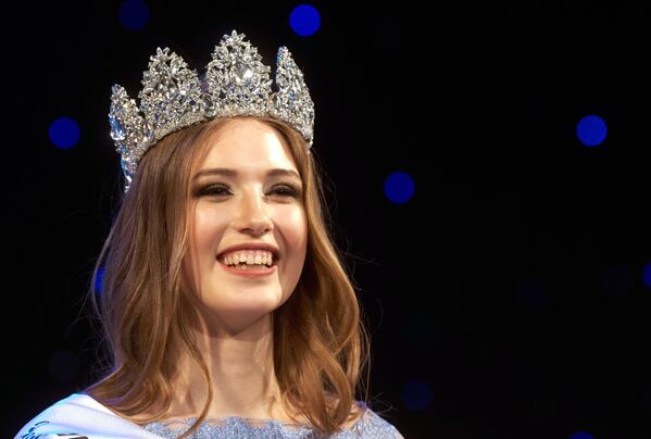 برنده مسابقه «دختر زیبای سواستاپل» آنا سنکوتس - اسپوتنیک ایران  
