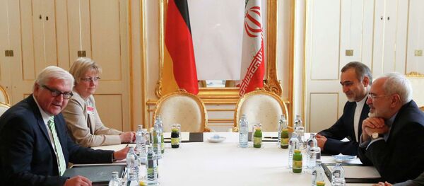 همراه با مذاکرات هسته ای ایران و 1+5، در انتظار حصول توافق همراه با مذاکرات هسته ای ایران و 1+5، در انتظار حصول توافق - اسپوتنیک ایران