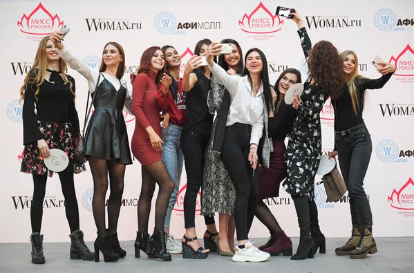 شرکت کنندگان در مسابقه «دختر شایسته روسیه ۲۰۱۹» در مسکو - اسپوتنیک ایران  