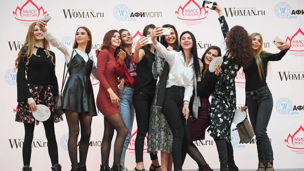 شرکت کنندگان در مسابقه «دختر شایسته روسیه ۲۰۱۹» در مسکو - اسپوتنیک ایران  