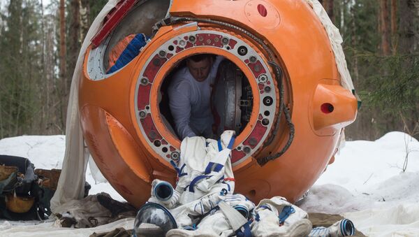 تمرین فضانوردان در شرایط اضطراری یخ بندان در روسیه - اسپوتنیک ایران  