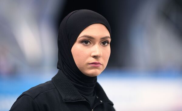 زهرا لاری - نخستین زن باحجاب در پاتیناژ از امارات - اسپوتنیک ایران  