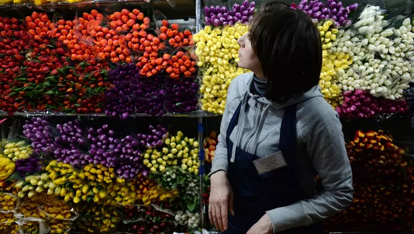 هدیه جالب رئیس جمهور ترکمنستان به همه زنان کشورش - اسپوتنیک ایران  