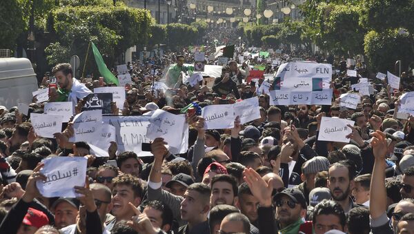 تظاهرات برای برکناری رئیس جمهور الجزایر - اسپوتنیک ایران  