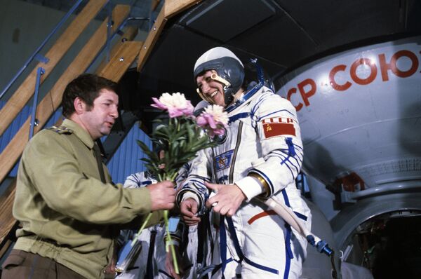 عضو سفینه فضایی «سایوز تی ۱۲« خلبان شوروی سوتلانا ساویتسکایا - اسپوتنیک ایران  