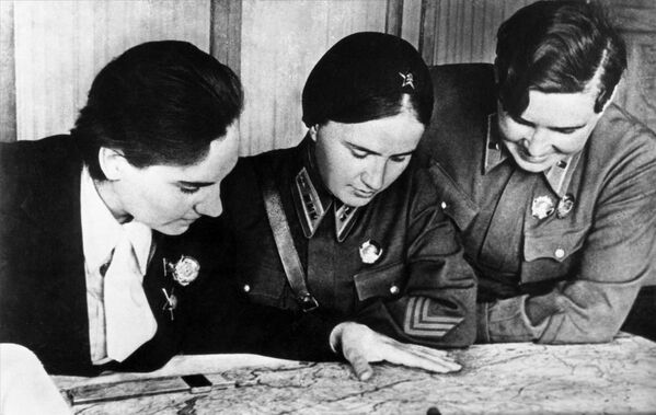 خلبانان شوروی والنتینا گریزودوبوا، پالینا اسیپنکو، مارینا راسکوا - اسپوتنیک ایران  