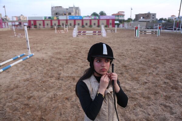 دانش آموز فلسطینی در باشگاه اسب سواری در غزه - اسپوتنیک ایران  