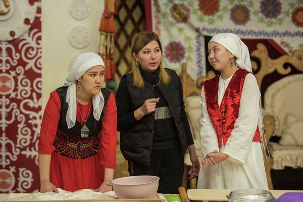 دختران قرقیزستان - اسپوتنیک ایران  