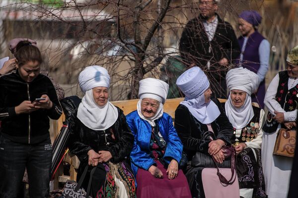 دختران بیشکک در قرقیزستان روسیه در مسابقه 40 دختر - اسپوتنیک ایران  