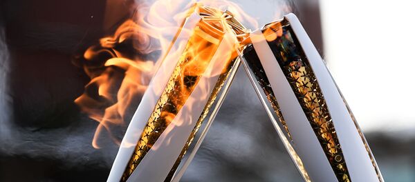 ورود مشعل لایتنینگ به ایران در اوج تحریم های آمریکا ورود مشعل لایتنینگ به ایران در اوج تحریم های آمریکا - اسپوتنیک ایران