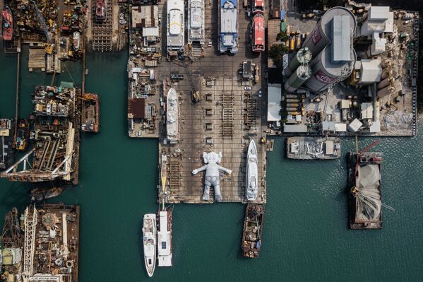 مجسمه های برایان دونلی در اسکله کشتیرانی هنگ کنگ - اسپوتنیک ایران  