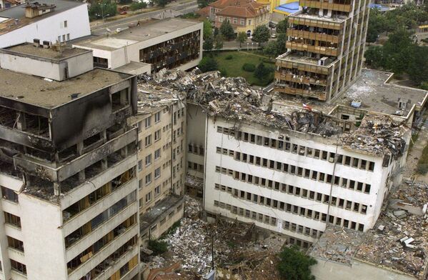 خرابی های ساختمان پست مرکزی در پریشتین در نتیجه بمباران ناتو - اسپوتنیک ایران  