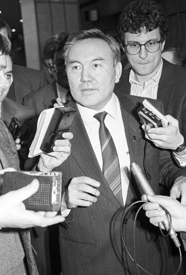 نظربایف، رئیس جمهور مستعفی قزاقستان در سال 1990 - اسپوتنیک ایران  