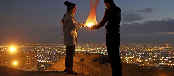 به پرواز در اوردن بادبادک های هوایی در ایران در روز 4 شنبه سوری به پرواز در اوردن بادبادک های هوایی در ایران در روز 4 شنبه سوری - اسپوتنیک ایران