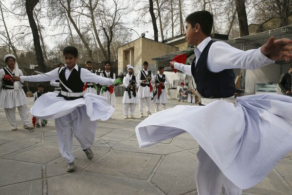 رقص محلی در مراسم جشن سال نو در ایران - اسپوتنیک ایران  
