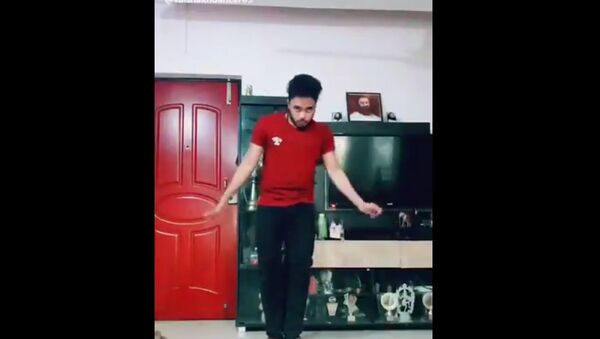 رقص زیبای بازیکن معروف فوتبال +ویدئو - اسپوتنیک ایران  