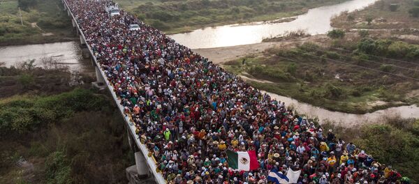 حرکت کاروان عظیم مهاجرین برای رسیدن به آمریکا حرکت کاروان عظیم مهاجرین برای رسیدن به آمریکا - اسپوتنیک ایران
