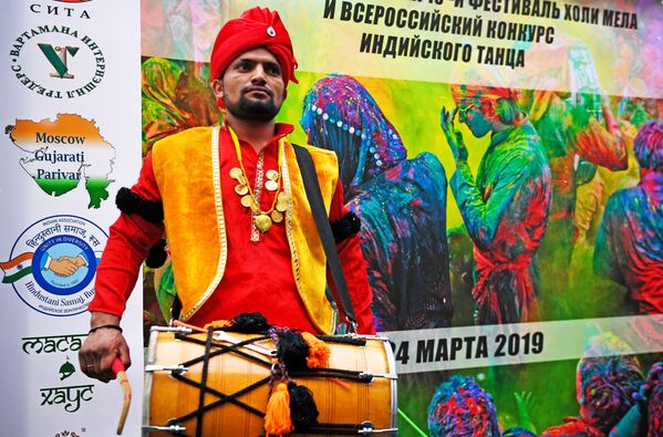 شرکت کننده جشن هولی-رنگ ها- در رایزنی فرهنگی هند در مسکو - اسپوتنیک ایران  