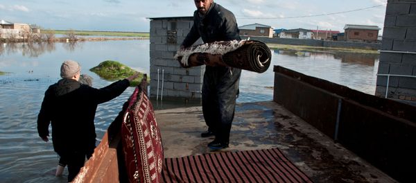 همکاری عراقی ها برای کمک به سیل زدگان ایرانی +عکس - اسپوتنیک ایران  