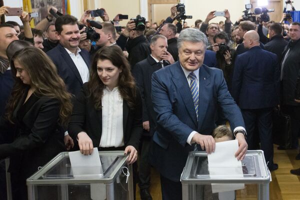 اوکراینی ها به پای صندوق رای رفتند - اسپوتنیک ایران  