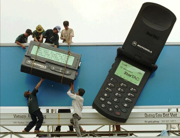 تبلیغ تلفن در بیلبورد، سال ۱۹۹۶ - اسپوتنیک ایران  